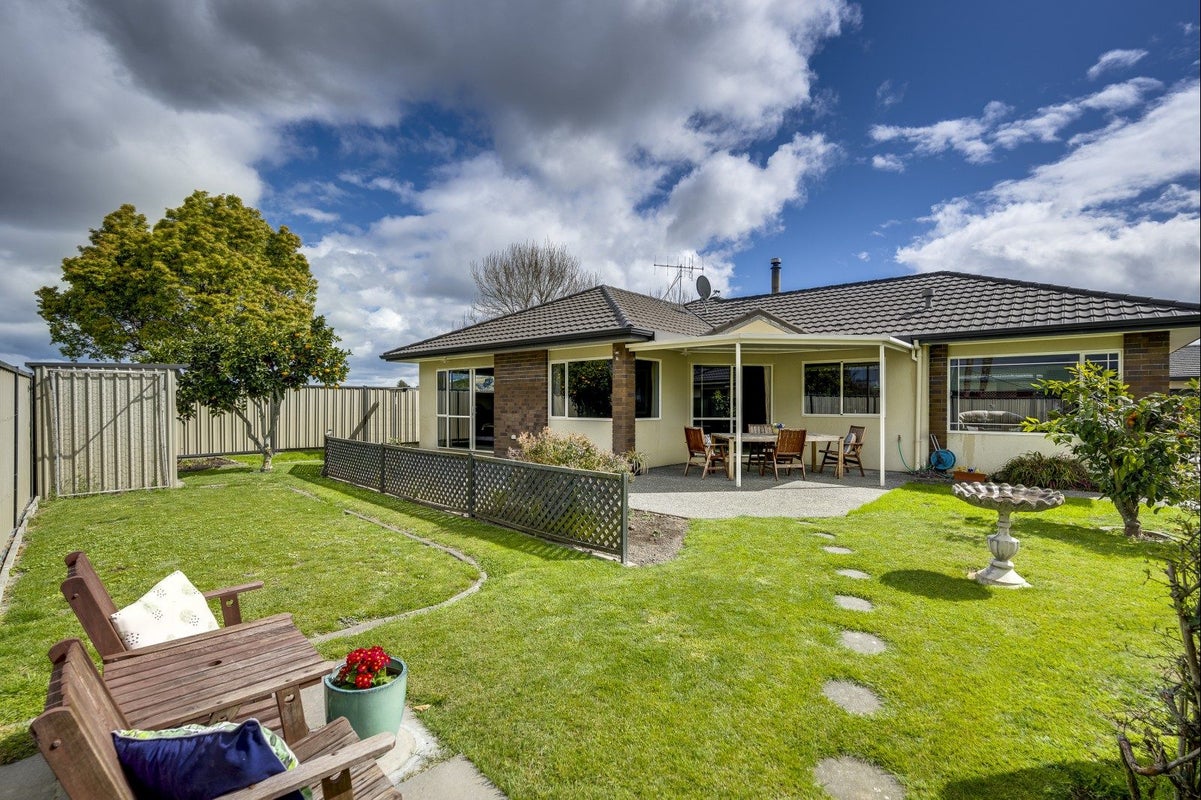 19 Addington Place, Taradale, Napier - Carousel 2