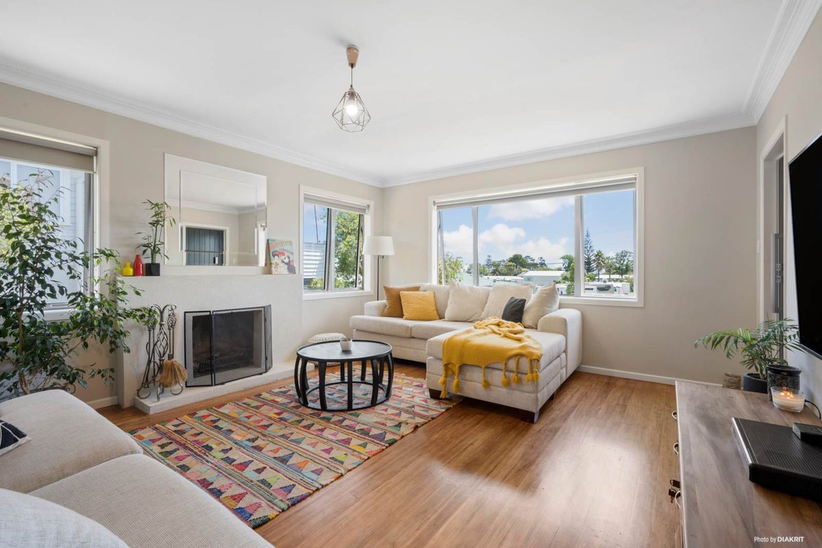47 Third View Avenue, Beachlands, Auckland - Carousel 1