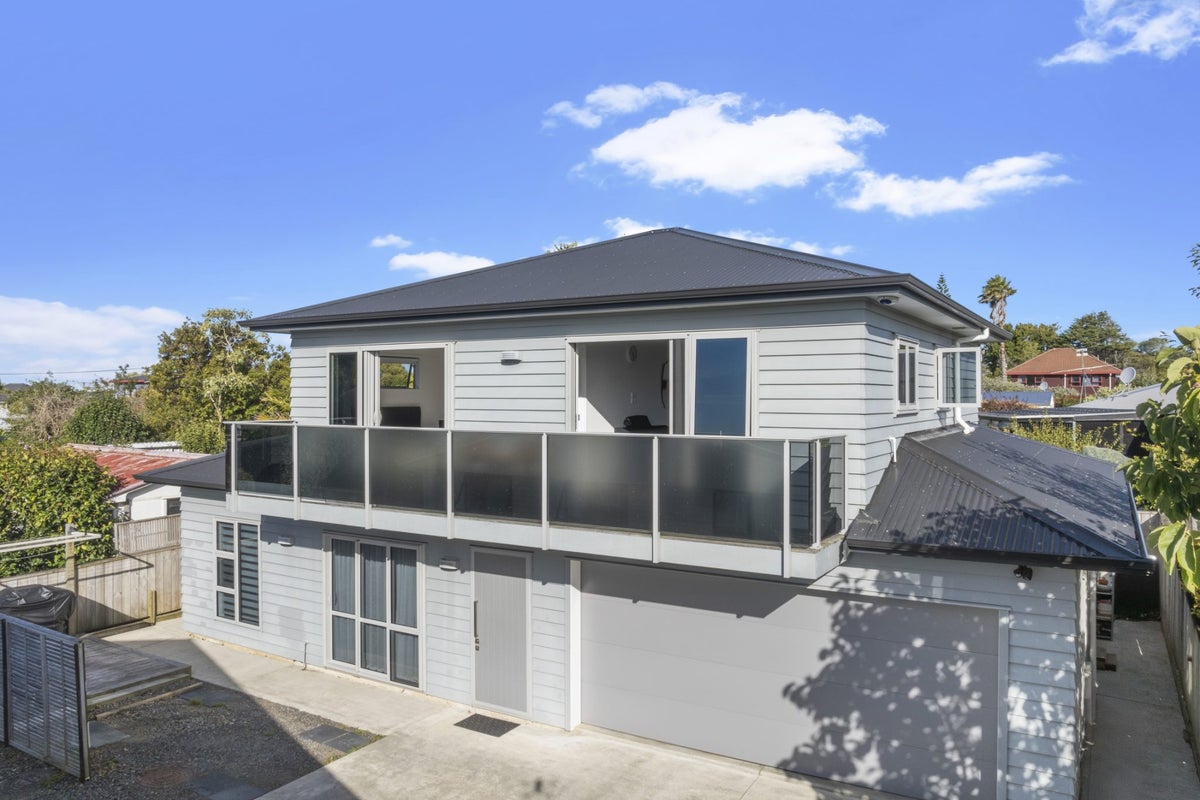 6A Sullivan Avenue, Mangere Bridge, Auckland - Carousel 1