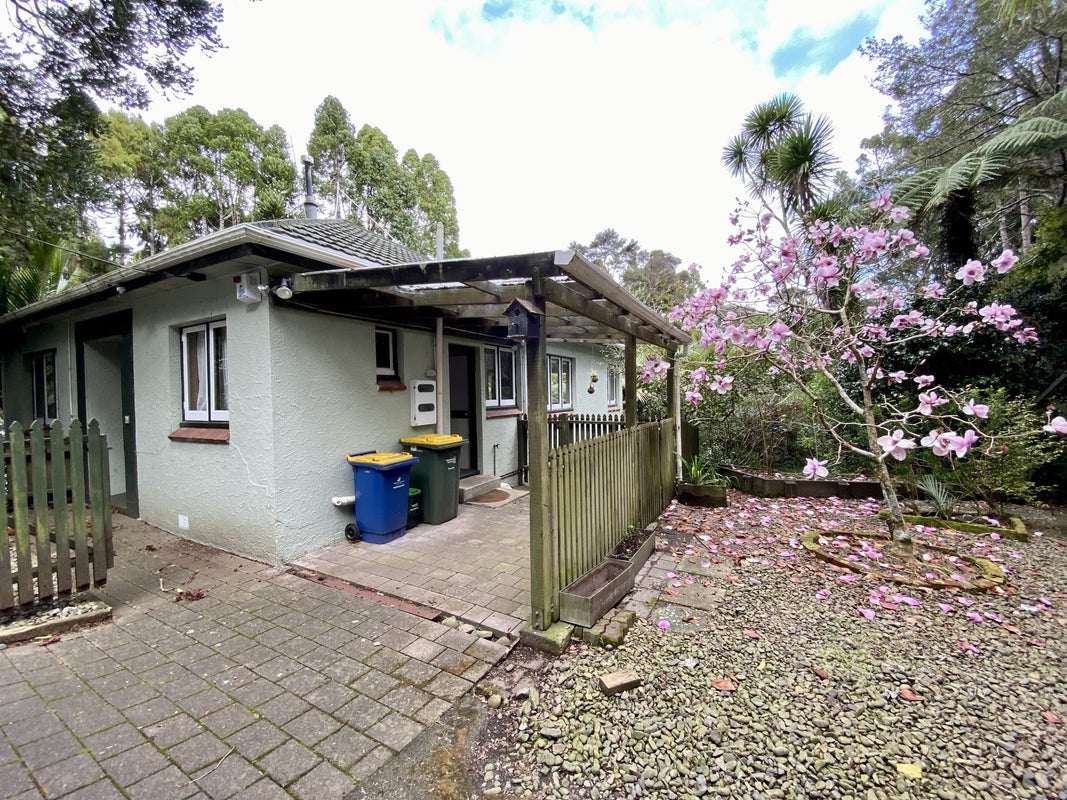13 Manuka Road, Titirangi, Auckland - Carousel 1