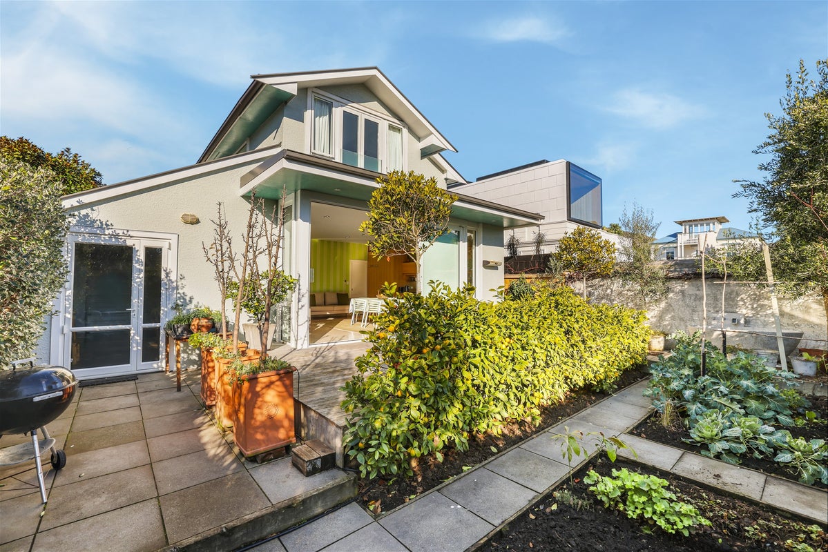 6 Menzies Street, Sumner, Christchurch - Carousel 1