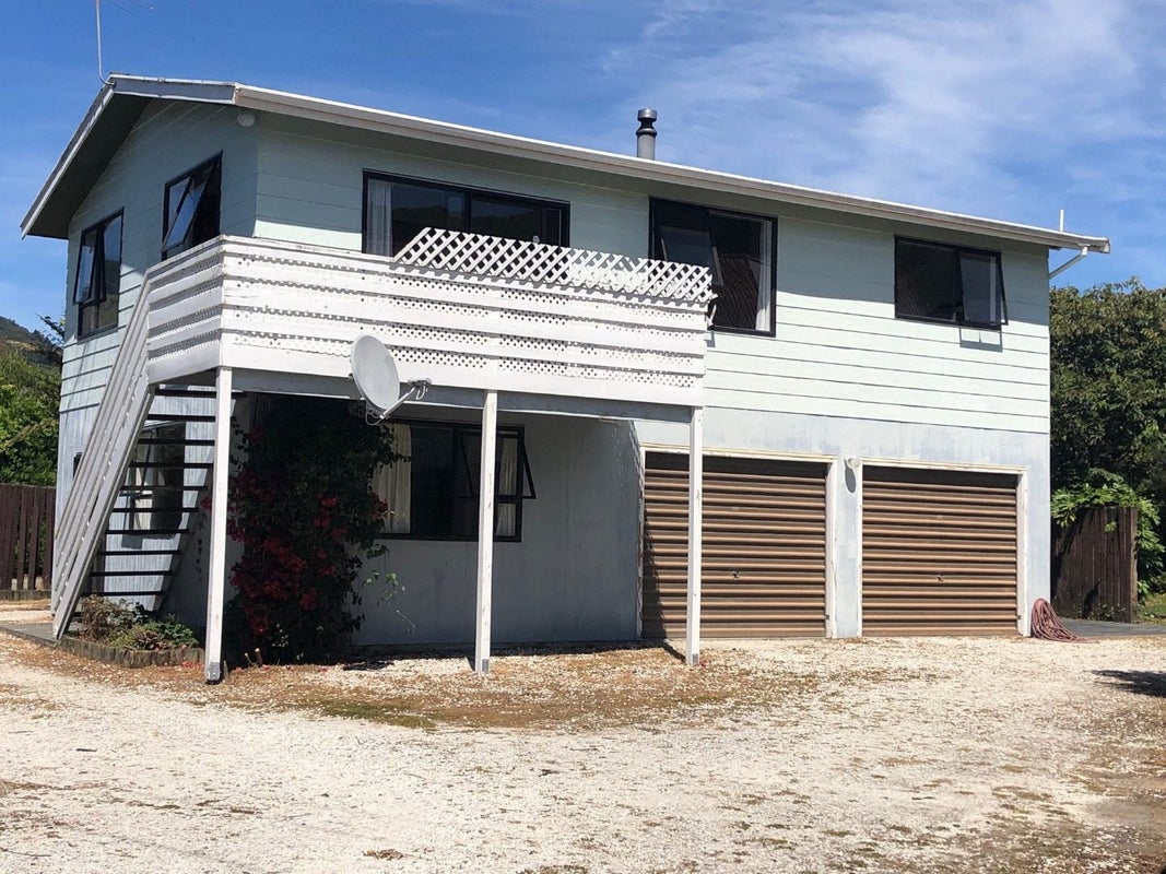 10 Huia Street, Waikawa, Picton - Carousel 1