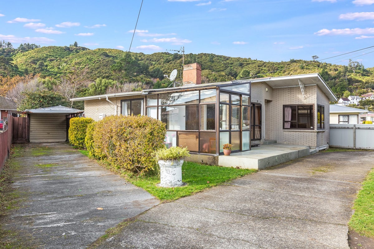 105 Wood Street, Wainuiomata, Lower Hutt - Carousel 1