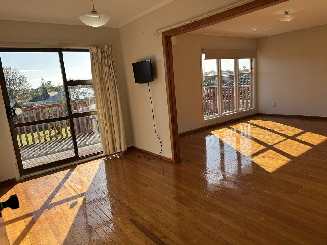 13 Moor Avenue, Te Atatu Peninsula, Auckland - Carousel 2