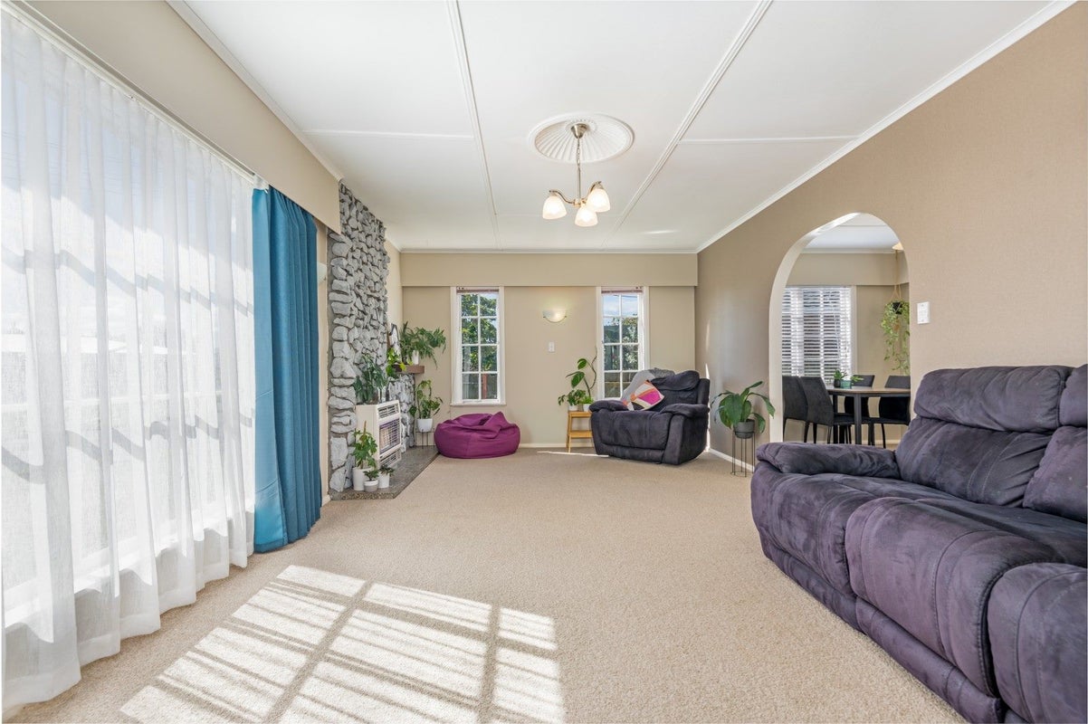 16 Hurley Place, Awapuni, Palmerston North - Carousel 2