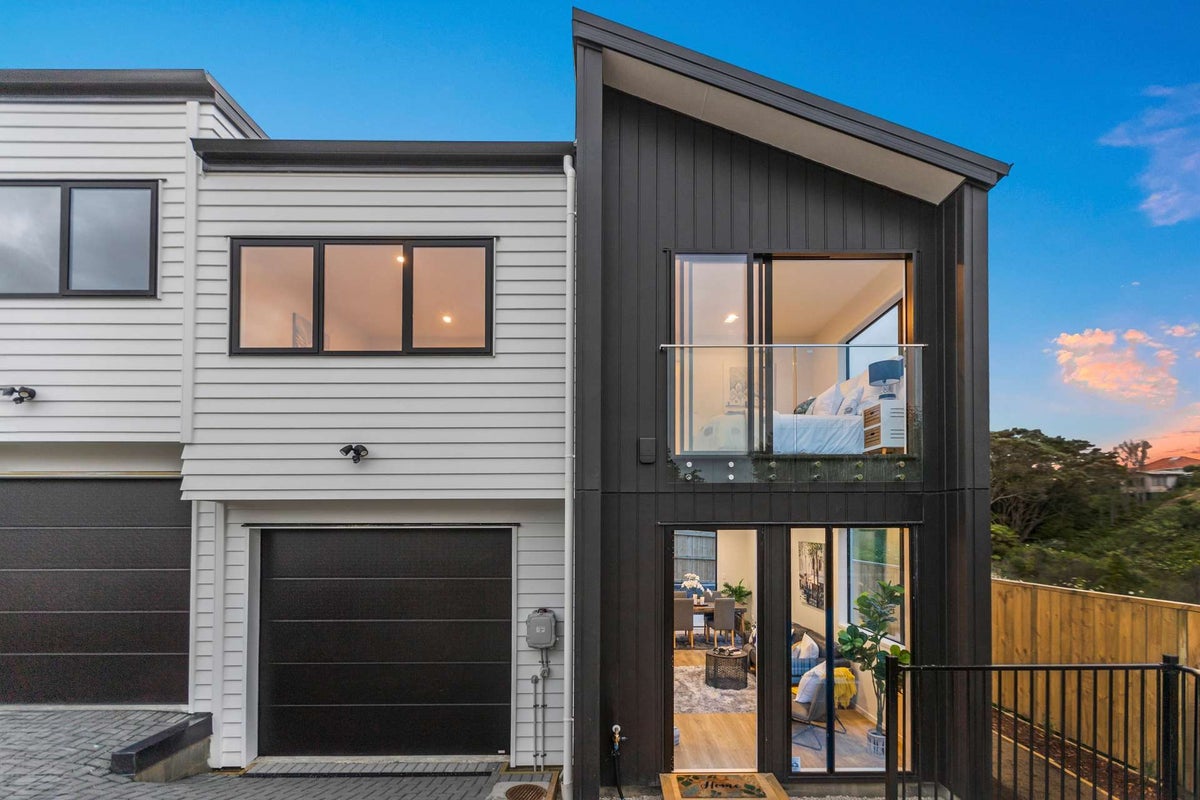 14 Roland Hill, Glen Eden, Auckland - Carousel 1