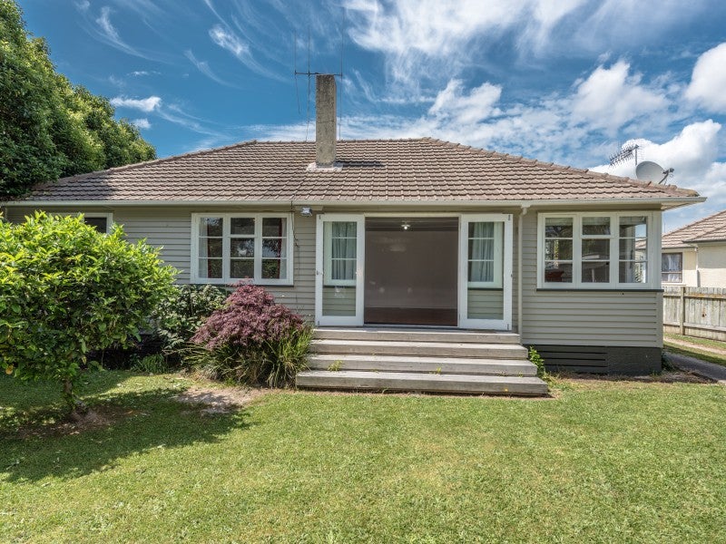 8 Searancke Place, Fairfield, Hamilton - Carousel 2