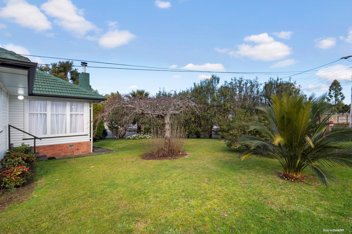 37 Smythe Road, Henderson, Auckland - Carousel 2