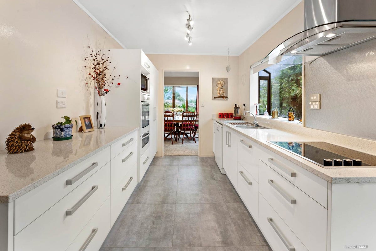 11 Sunningdale Street, Wattle Downs, Auckland - Carousel 2