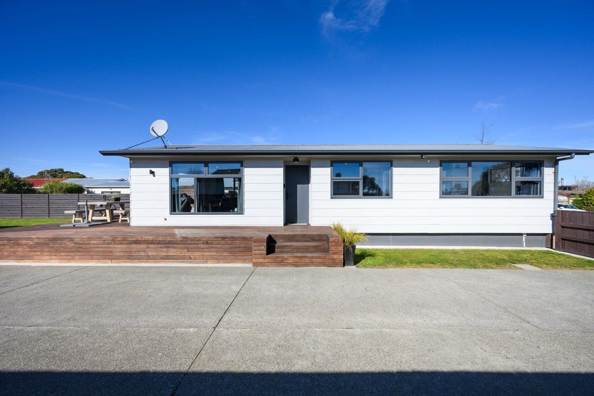 7 Colonial Place, Kelvin Grove, Palmerston North - Carousel 1