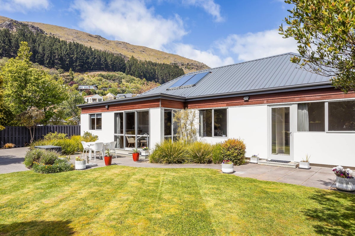 1/3 Sumnervale Drive, Sumner, Christchurch - Carousel 2