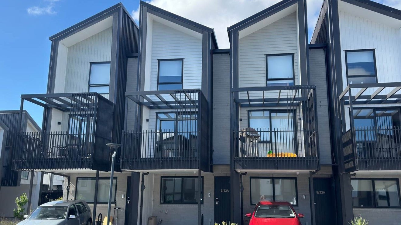 9/32A Westgate Drive, Westgate, Auckland - Carousel 1