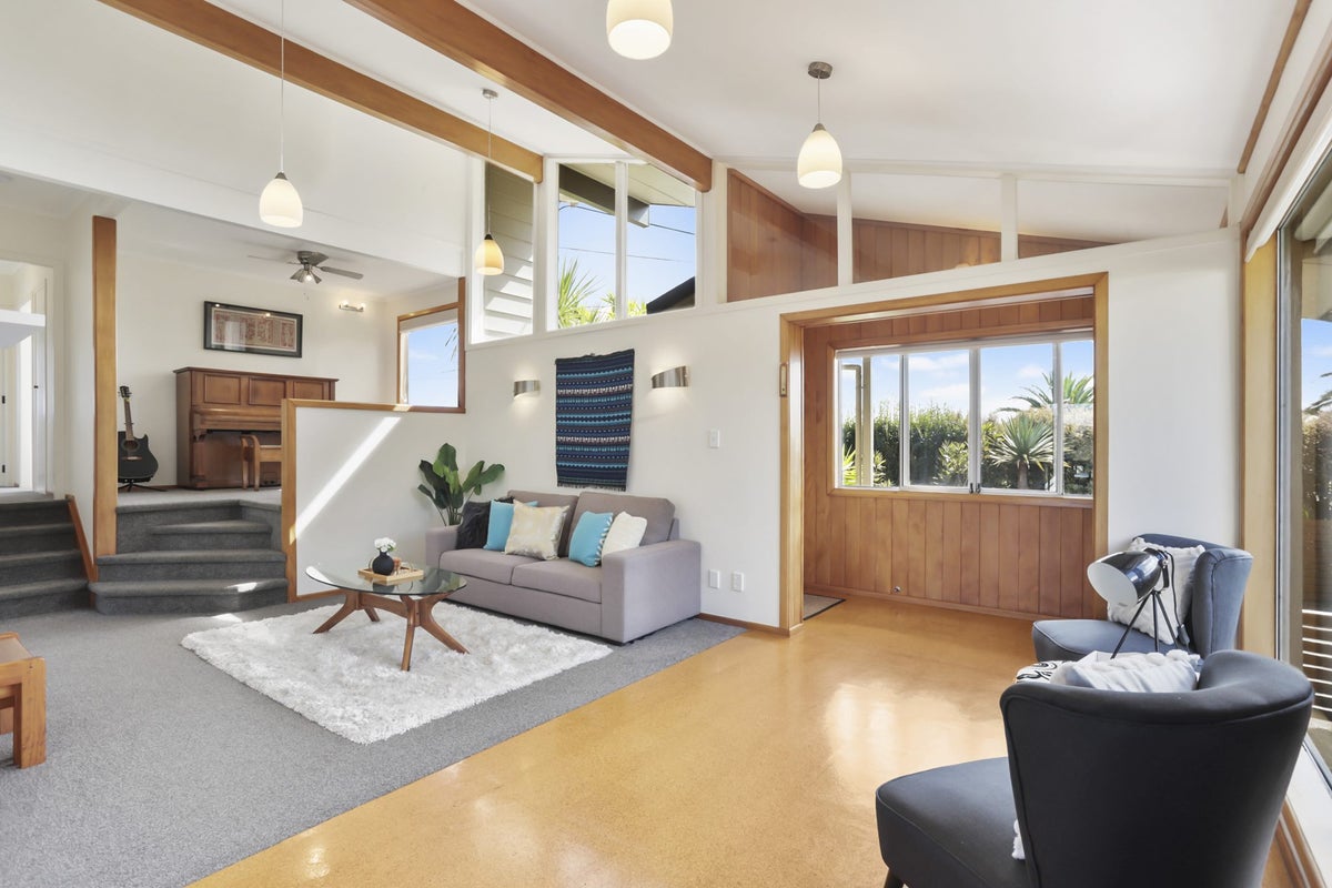 1058 Scenic Drive North, Swanson, Auckland - Carousel 2