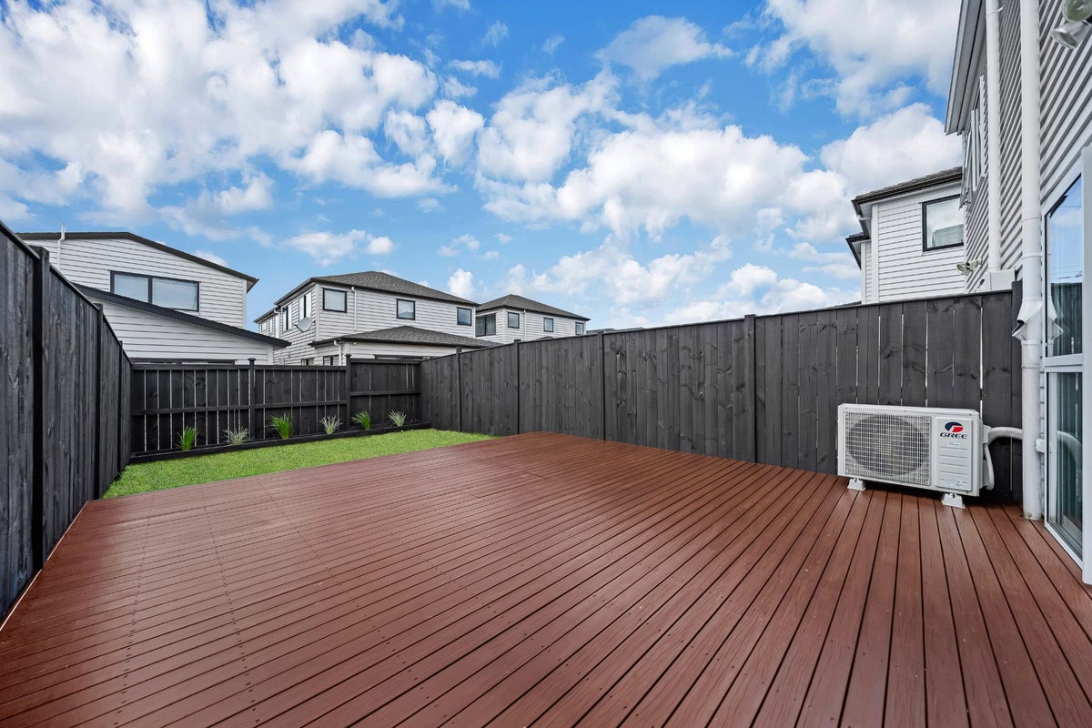 7 Freshland Drive, Flat Bush, Auckland - Carousel 1