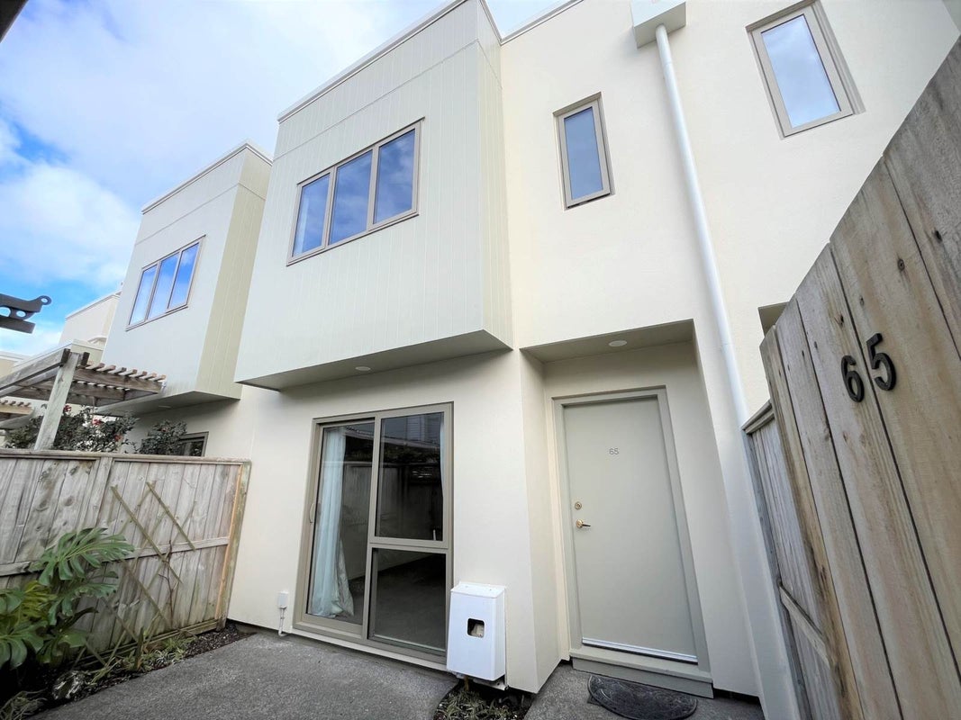 65/21 Hunters Park Drive, Three Kings, Auckland - Carousel 1