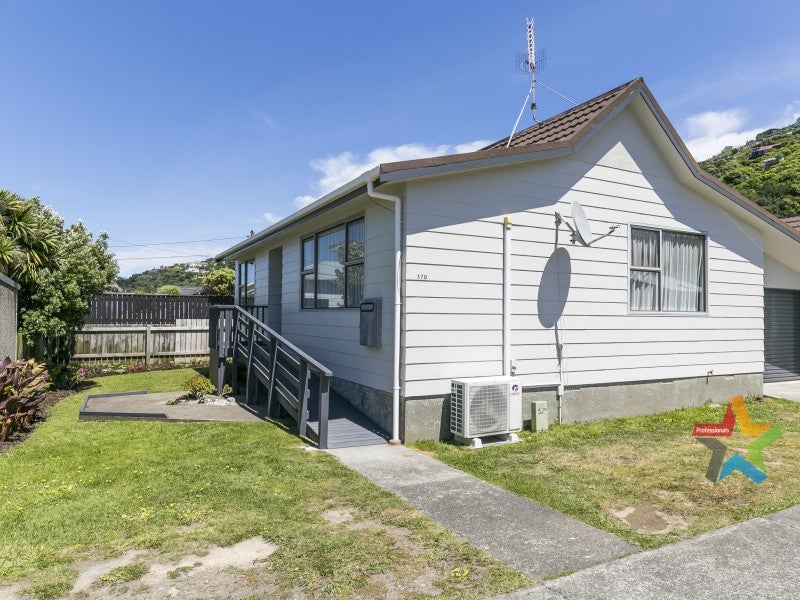 178 Queens Drive, Lyall Bay, Wellington - Carousel 1