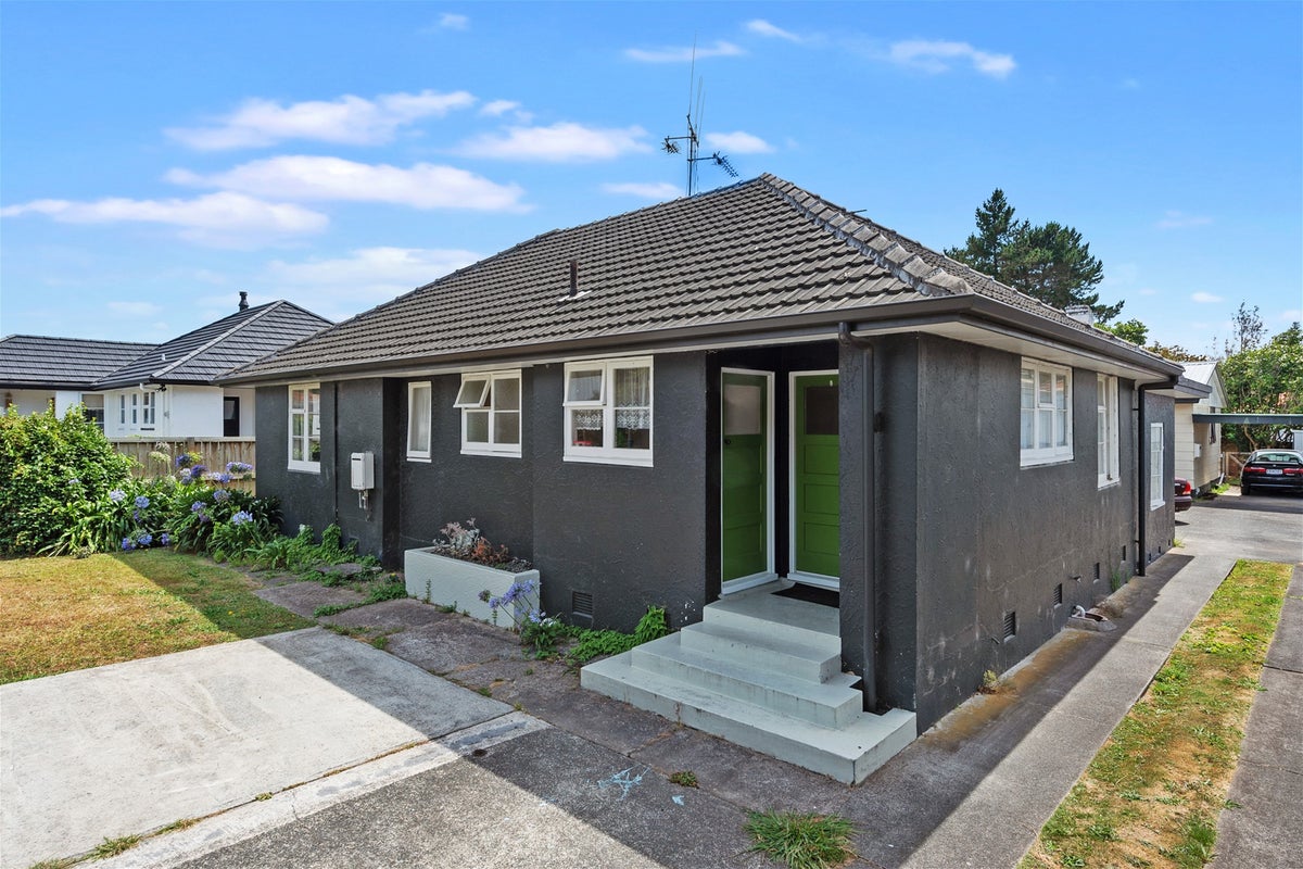 38 Casey Avenue, Fairfield, Hamilton - Carousel 1