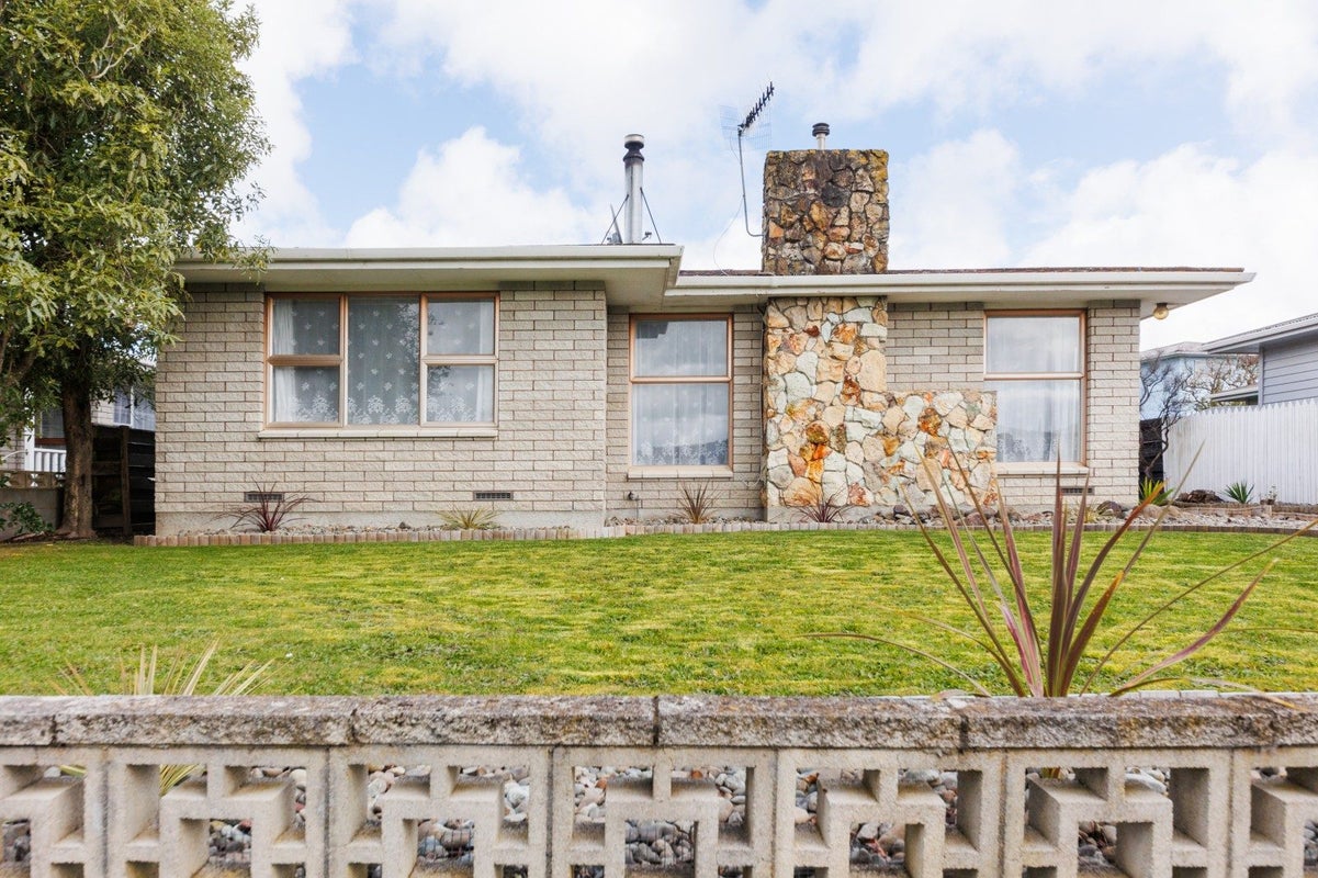 18 Frimley Street, Awapuni, Palmerston North - Carousel 2