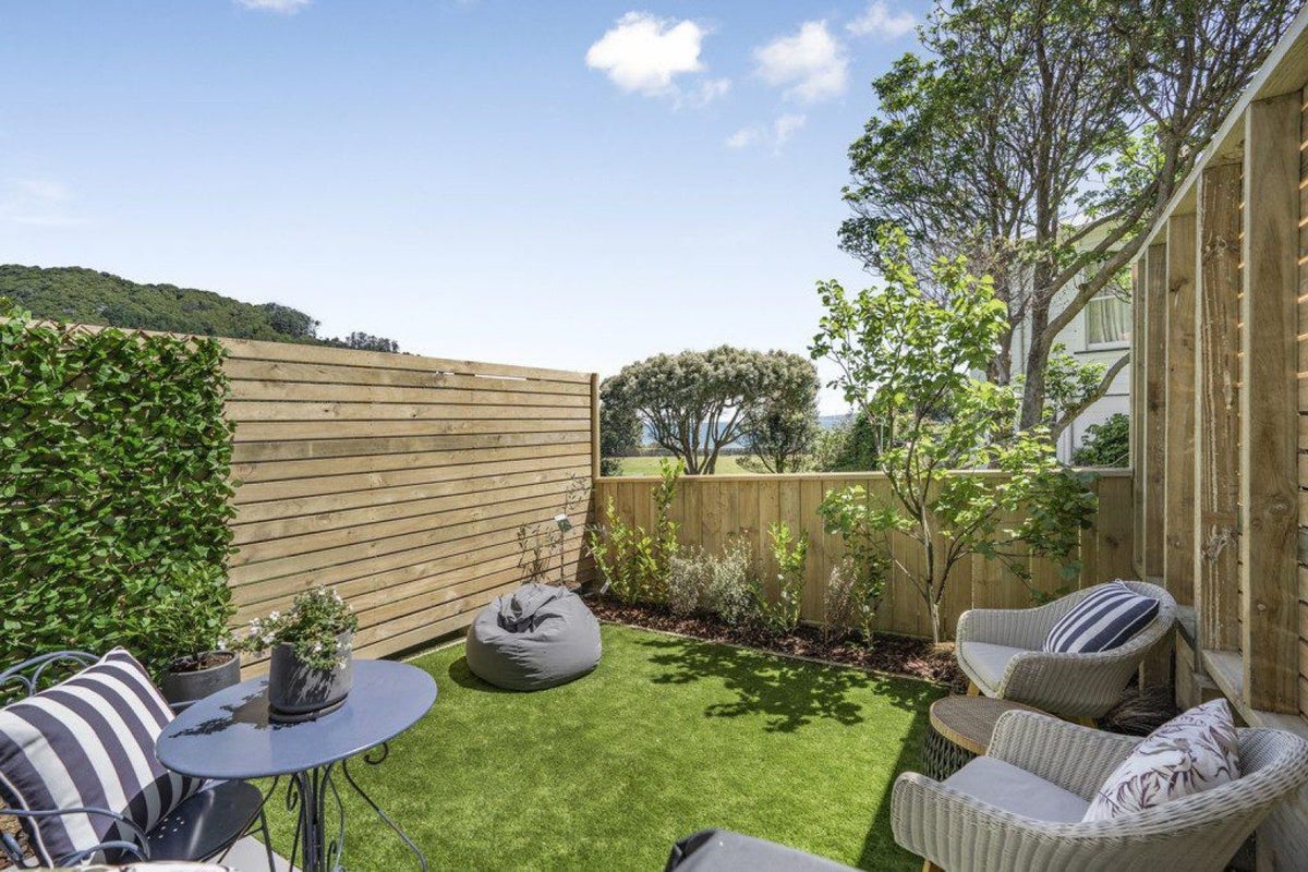 4C Ferry Road, Days Bay, Lower Hutt - Carousel 2
