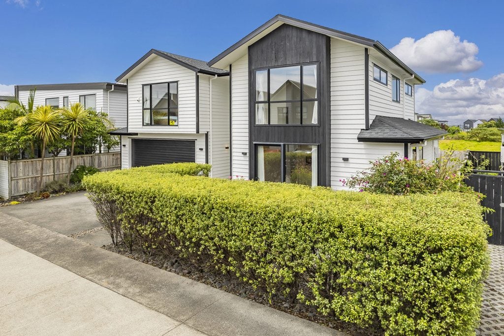 4 Irving Place, Hobsonville, Auckland - Carousel 2