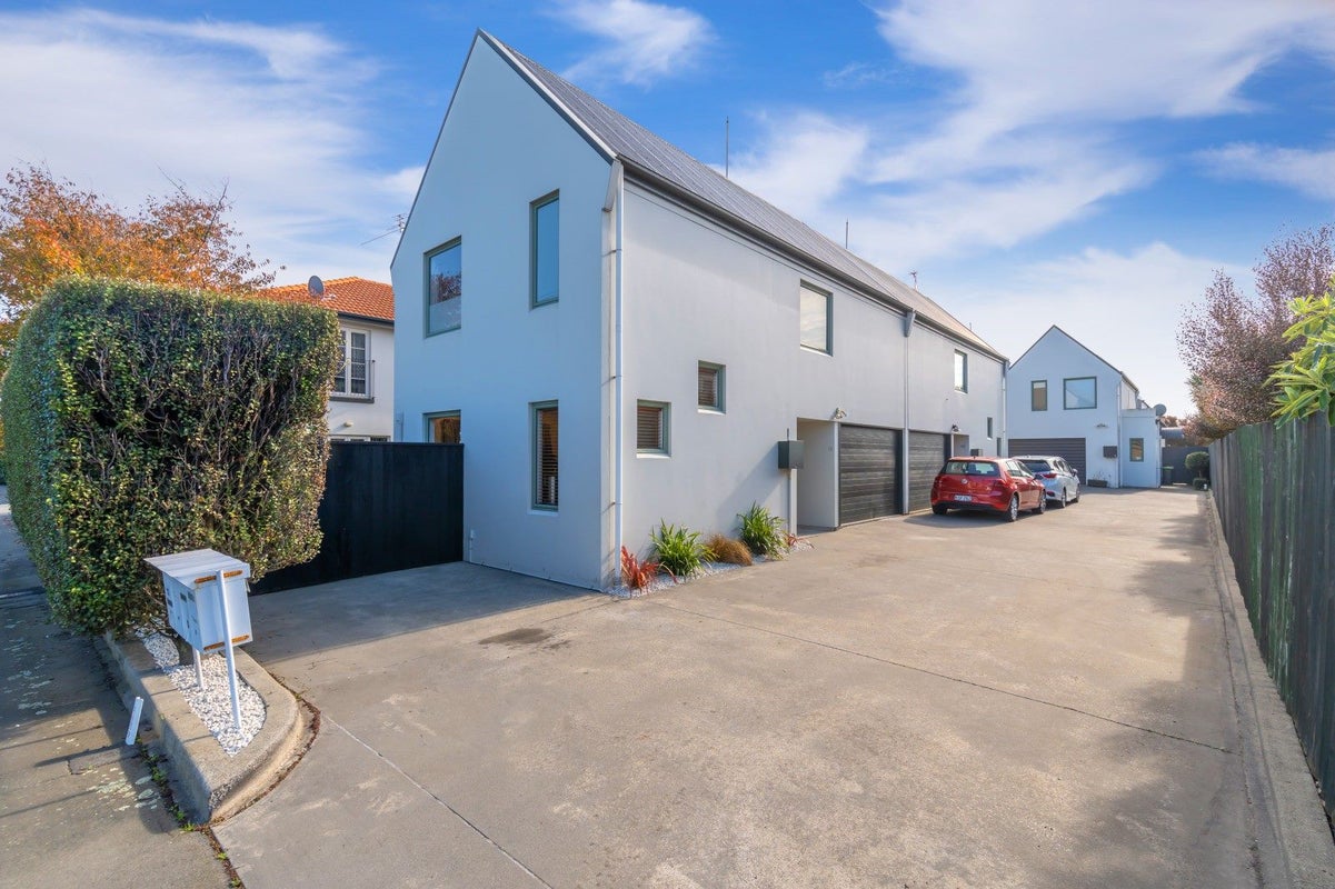 1/11 Crohane Place, Addington, Christchurch - Carousel 2