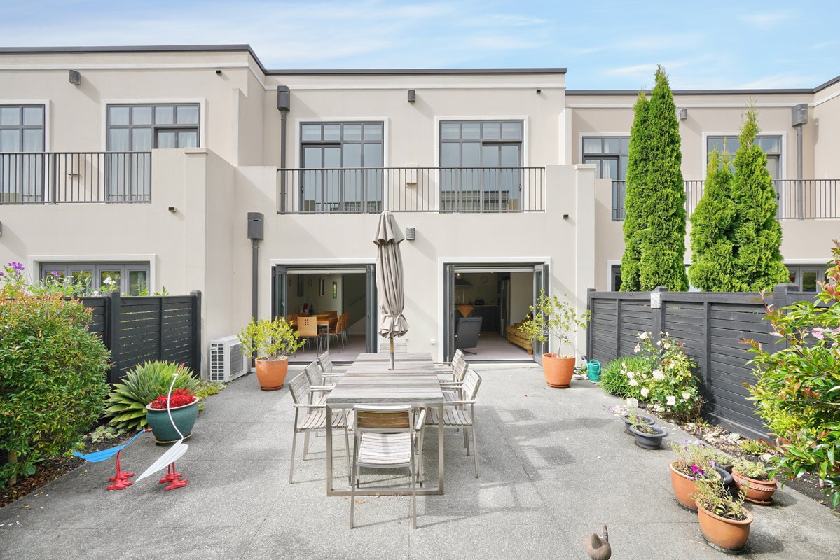 14 Country Club Terrace, Northwood, Christchurch - Carousel 1