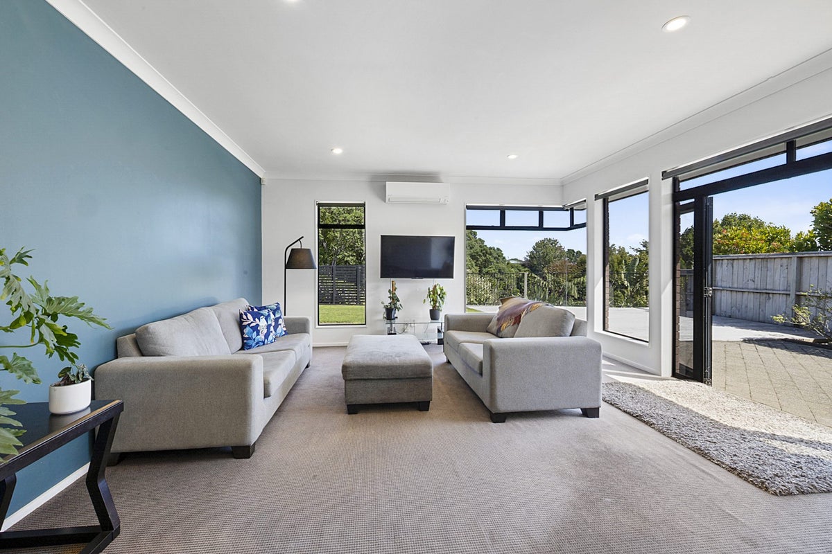 16 Karina Road, Merrilands, New Plymouth - Carousel 2