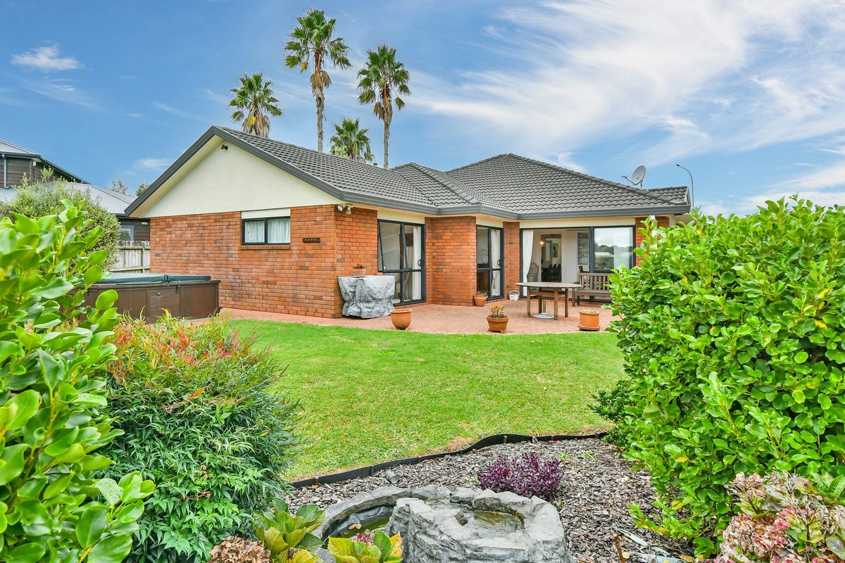 35 Longford Park Drive, Takanini, Auckland - Carousel 2