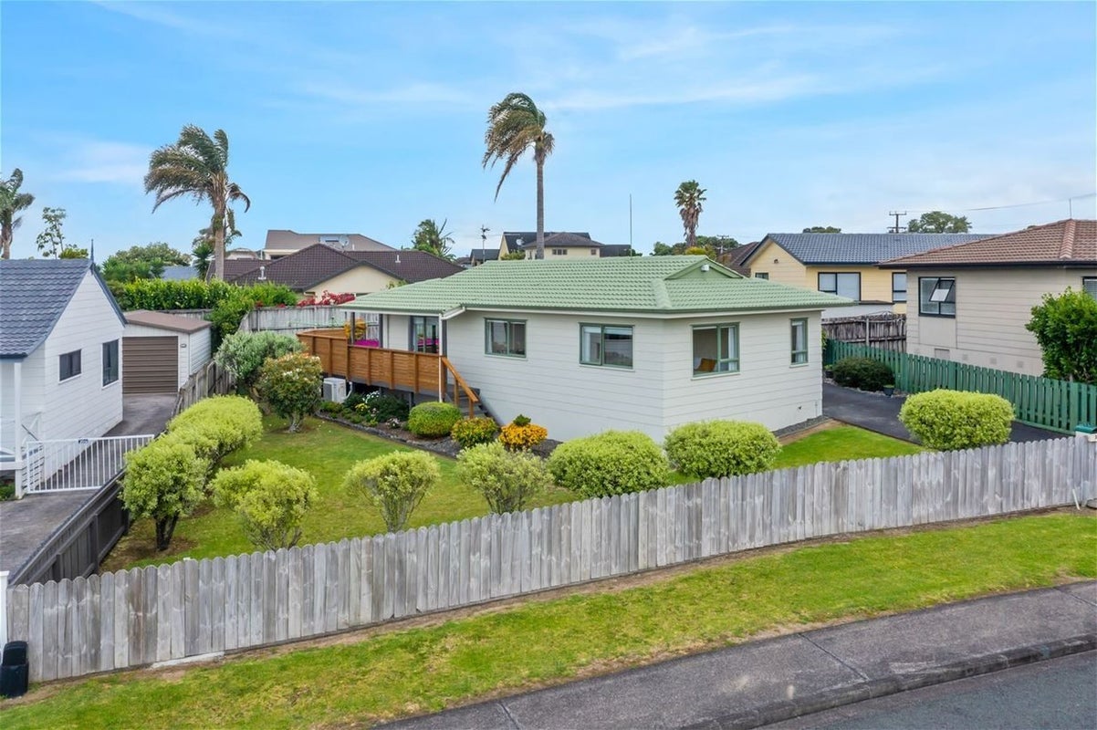3 Glenhaven Place, Te Atatu Peninsula, Auckland - Carousel 1