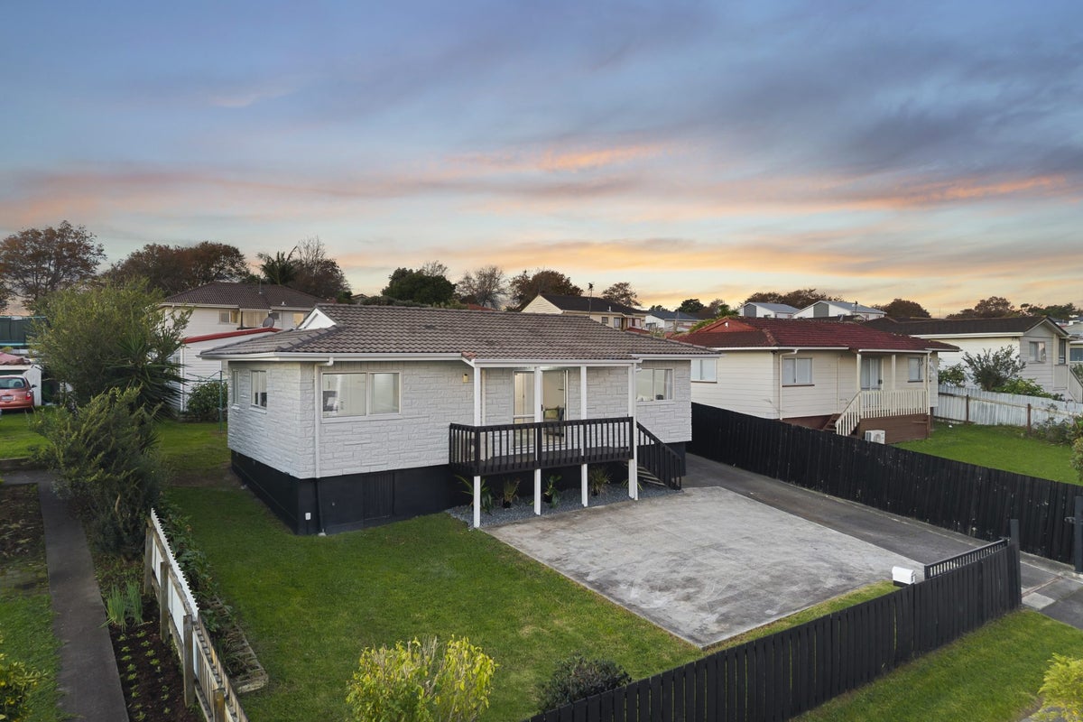9 Palermo Place, Clover Park, Auckland - Carousel 2