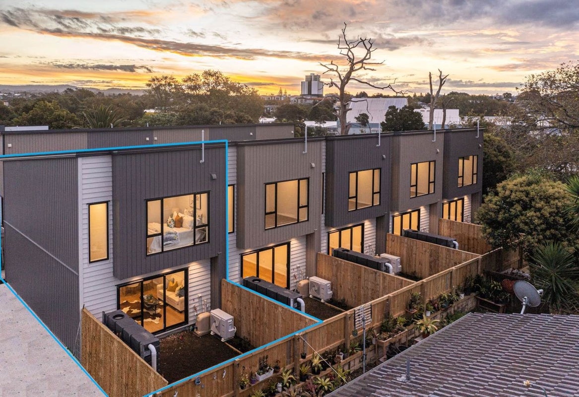 7/36 Edmonton Road, Henderson, Auckland - Carousel 1