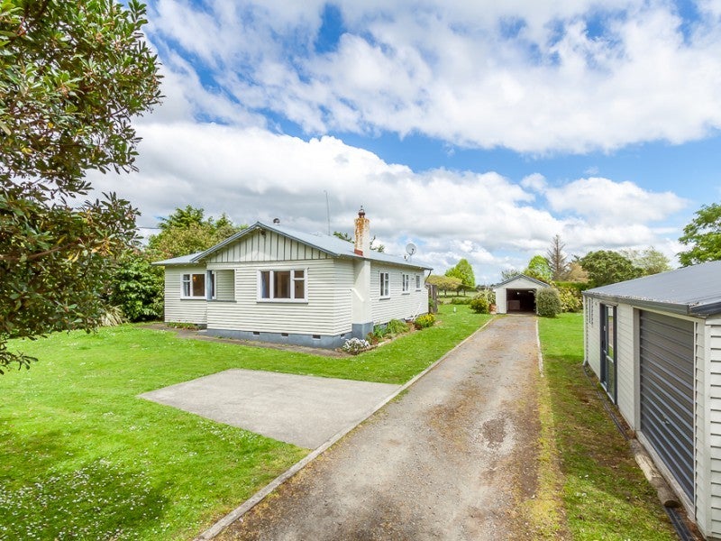 11 Edwards Street, Kimbolton, Feilding - Carousel 1