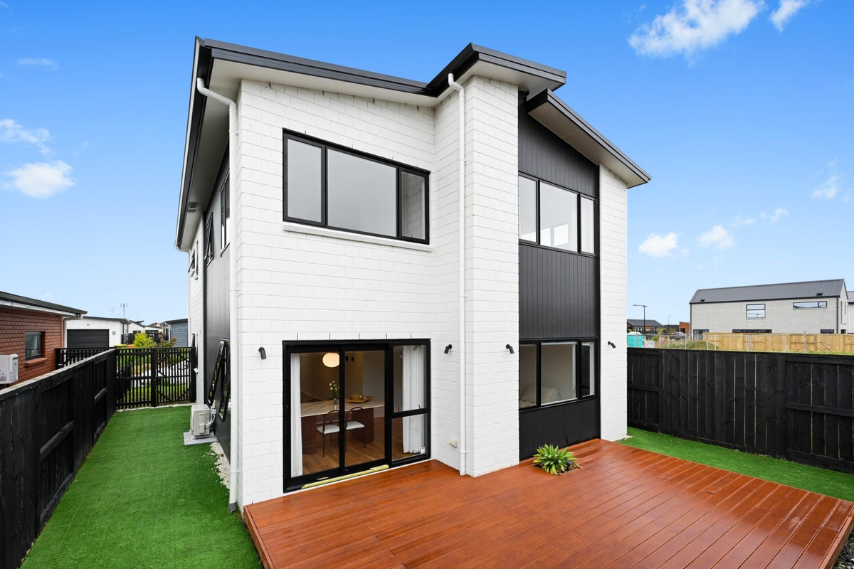 15 Ogilvie Avenue, Chartwell, Hamilton - Carousel 1