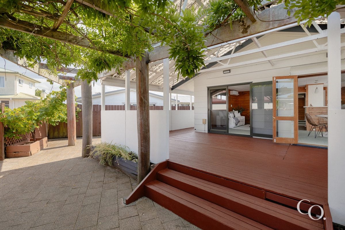 2/26 Queen Road, Bellevue, Tauranga - Carousel 1
