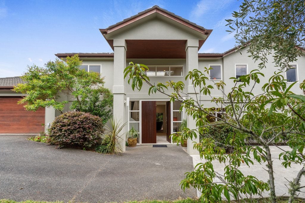 38 Ravenstone Place, Chatswood, Auckland - Carousel 1