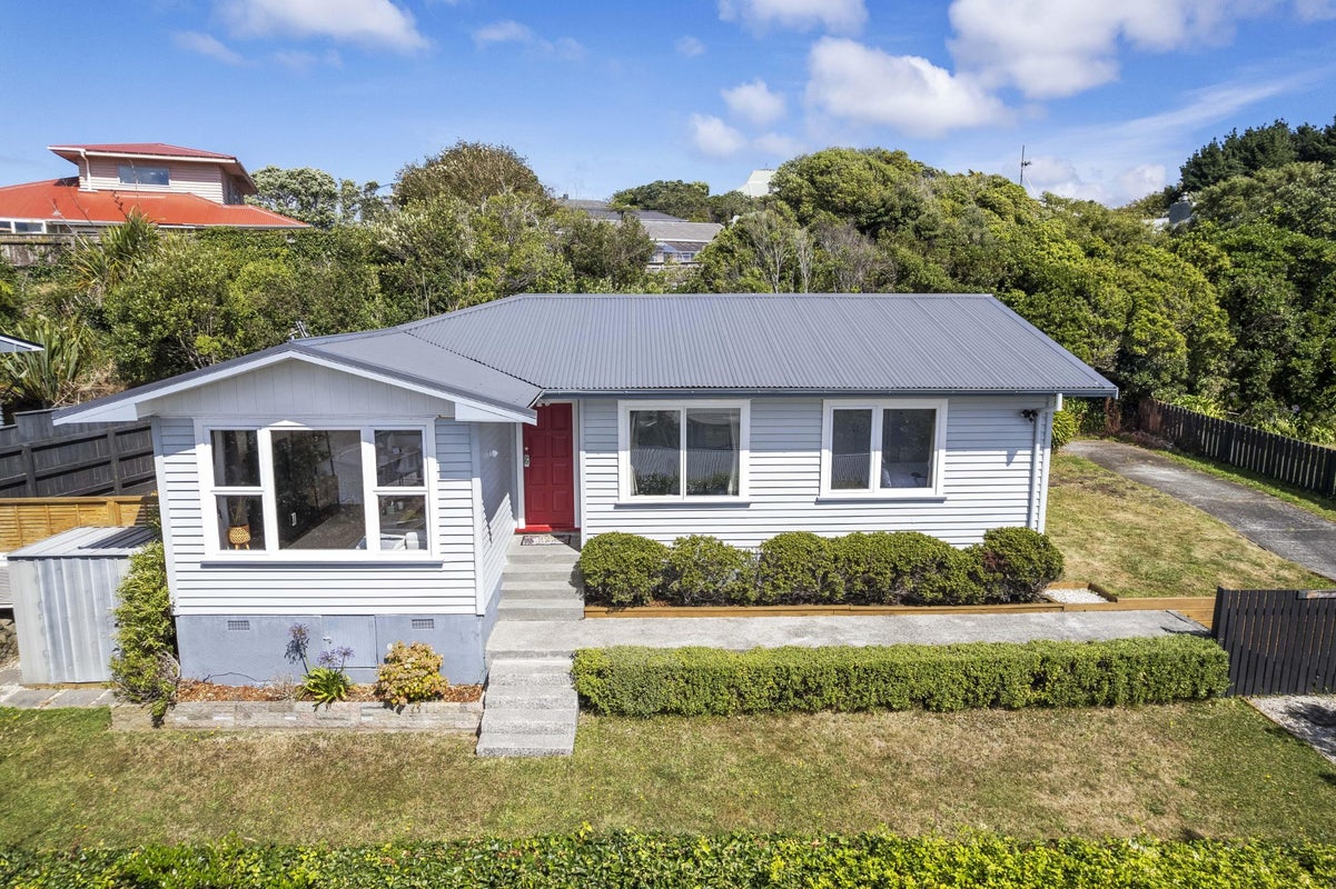 19 Kahikatea Grove, Paparangi, Wellington - Carousel 1