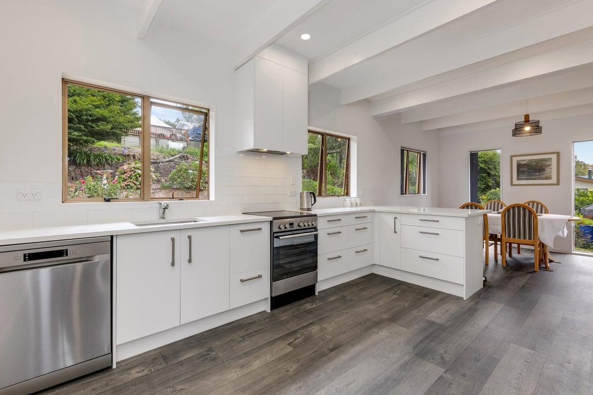 67 Daffodil Street, Titirangi, Auckland - Carousel 2