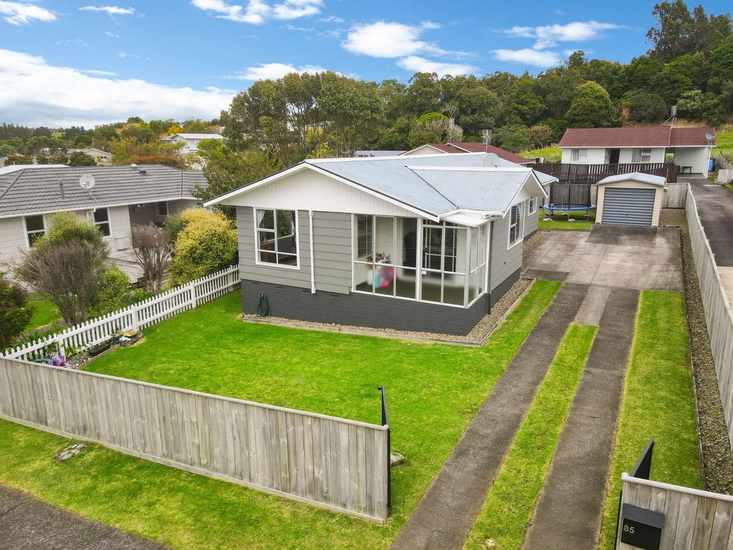 85 Riversdale Drive, Merrilands, New Plymouth - Carousel 2