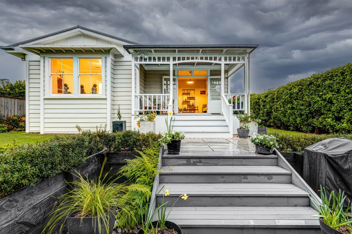 4 Masons Avenue, Hamilton East, Hamilton - Carousel 1