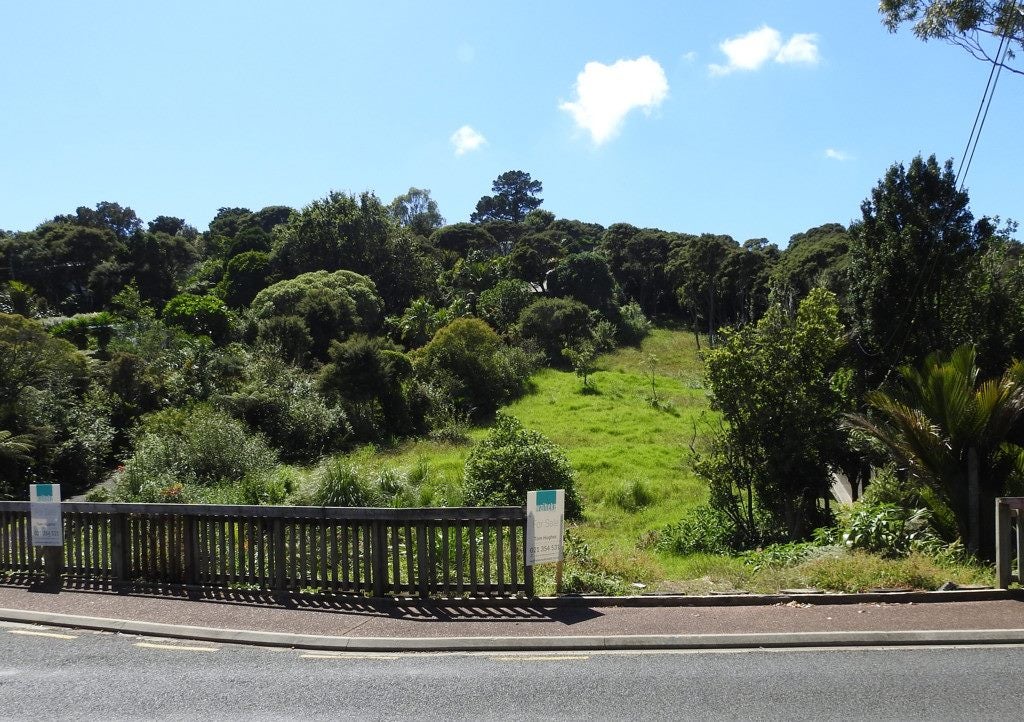 24 Te Toki Road, Ostend, Waiheke Island - Carousel 2