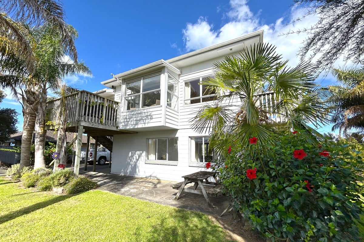 12 F Lowry Road, WHAKATIWAI, MIRANDA - Carousel 1