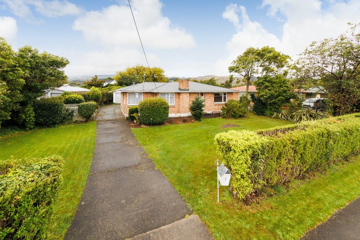 7 Pembroke Street, Highbury, Palmerston North - Carousel 1