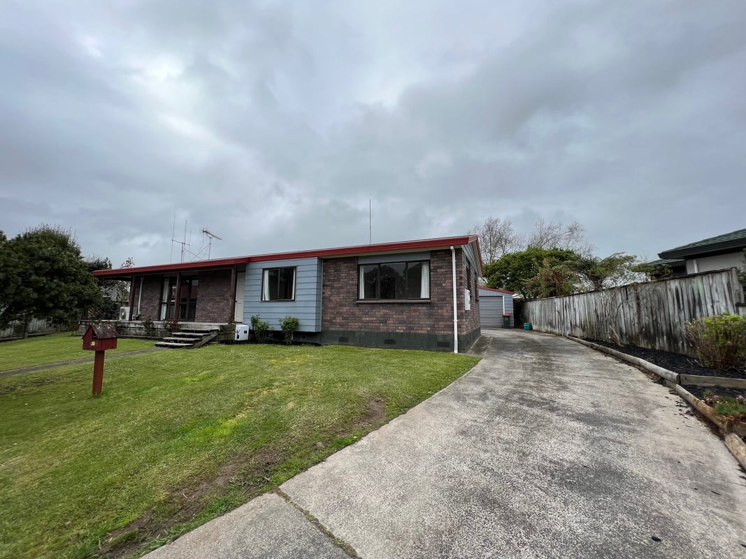 5 Essendon Court, Glenview, Hamilton - Carousel 1