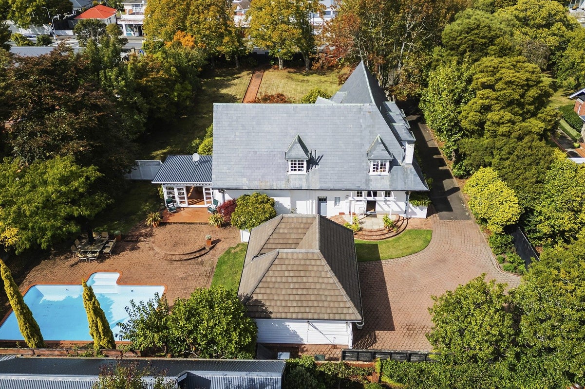 305 Fergusson Drive, Heretaunga, Upper Hutt - Carousel 2