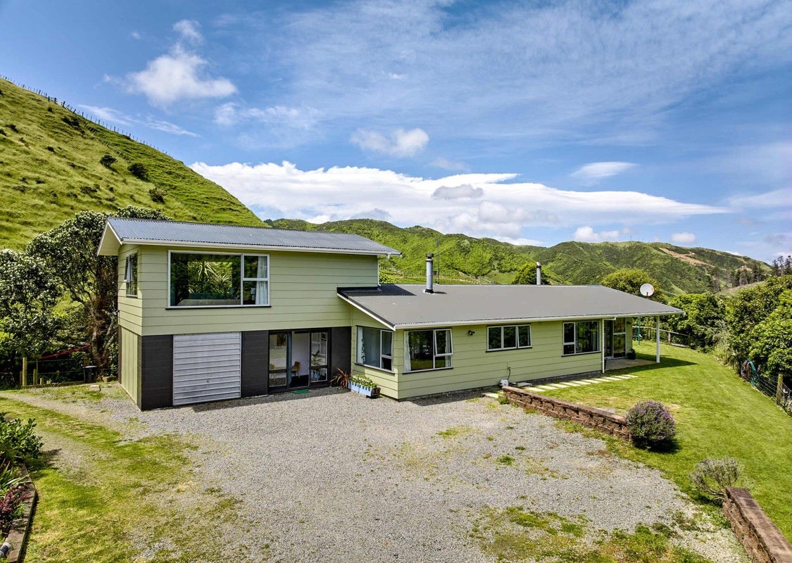 1176 Paekakariki Hill Road, Paekakariki Hill, Porirua - Carousel 1