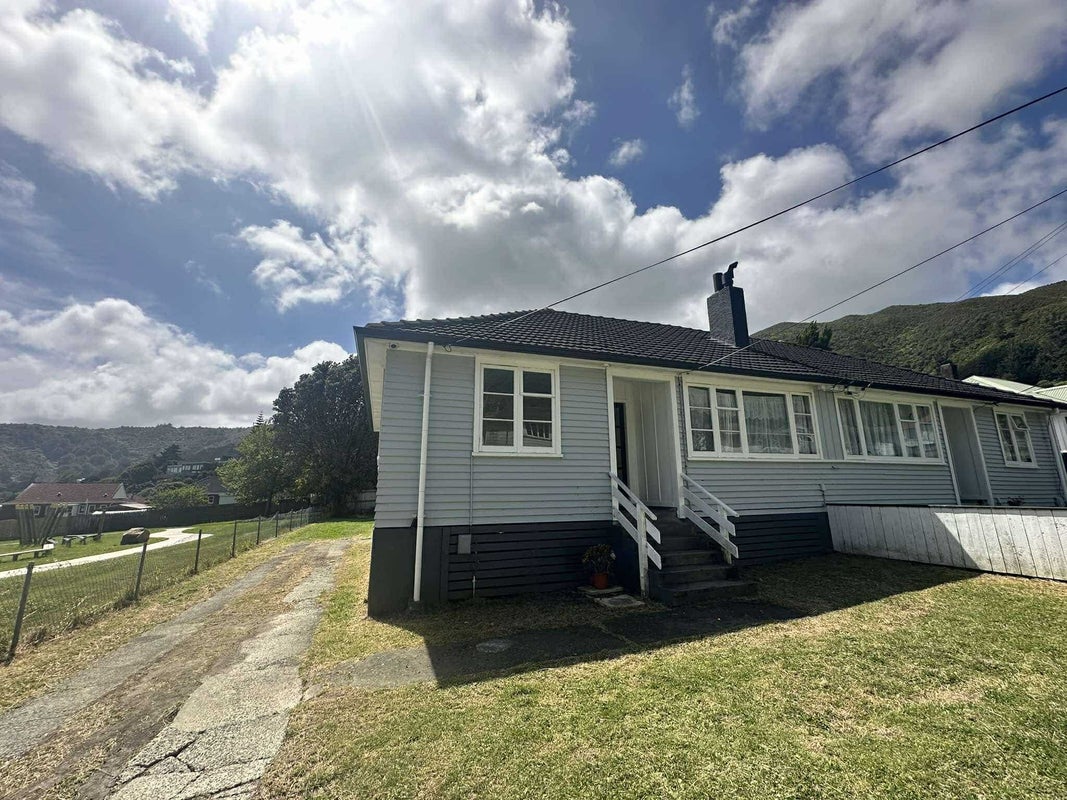 2/70 Judd Crescent, Naenae, Lower Hutt - Carousel 1