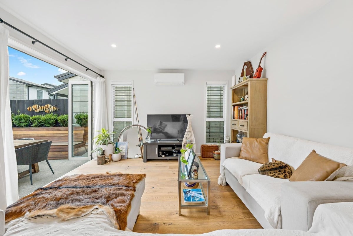 5 Fenchurch Street, Glen Innes, Auckland - Carousel 2