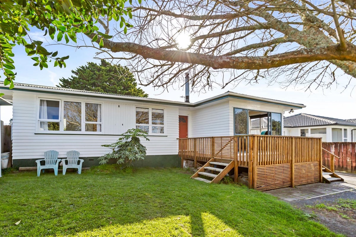 28 Riverpark Crescent, Henderson, Auckland - Carousel 1