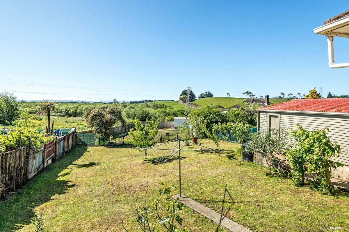 11 Te Wheoro Street, MEREMERE, MERCER - Carousel 2