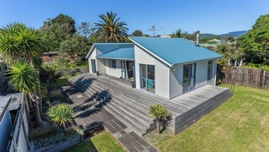 17 Hona Street, Waikanae Beach, Waikanae - Carousel 1